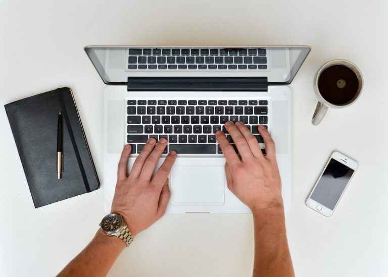Relier votre logement à la fibre optique : le guide des démarches simples